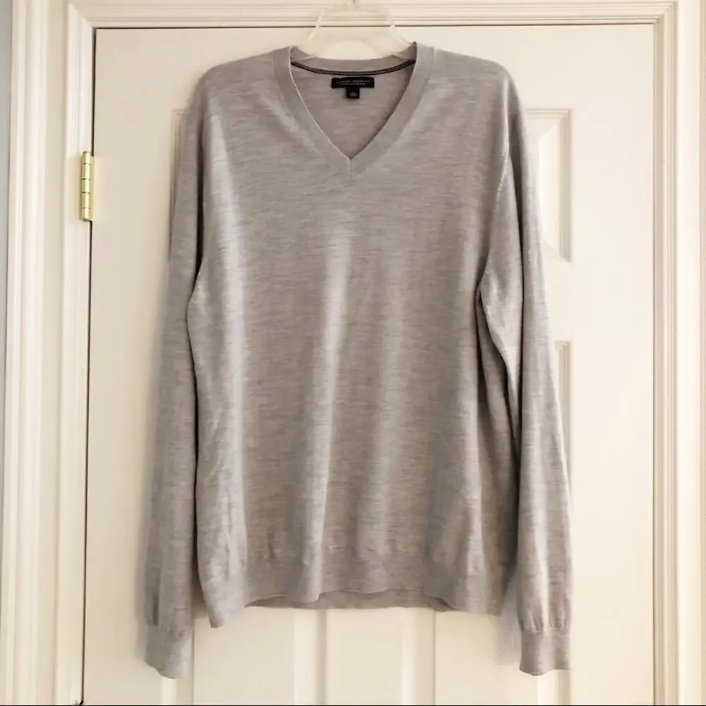 Banana Republic mens 100% Merino Wool V neck sweater XL Grey Preppy Pullover
